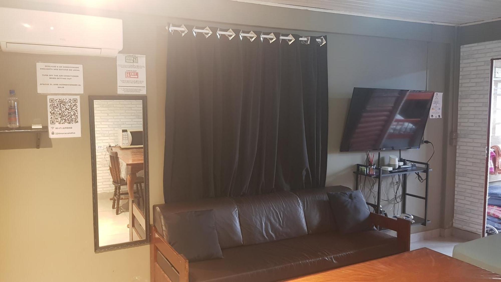 Casa No Centro De Foz! Ar-condicionado, Smart Tv, Wi-fi, Cozinha, Ventilador E 4 Camas *